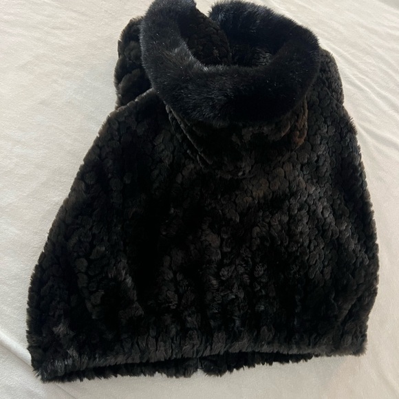 Medium Gallery Women’s Faux fur Jacket EUC - Picture 9 of 13